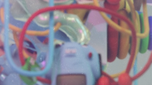 Veranstaltungsplakat, verschwommen ist ein altes Handy und Kabel zu
sehen. Text: Titel der Veranstaltung und Namen der Teilnehmer*innen.