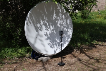 Satellit steht auf der Erde, ÆSR Lab im Rahmen der Langen Nacht der Forschung 2026