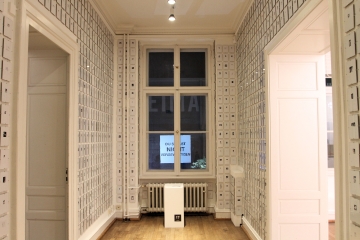 Installation view Installationsansicht Ökonomische Päpste, 4. Berliner Herbstsalon De-Heimatize
                                          It, Maxim Gorki Theater Berlin 2019