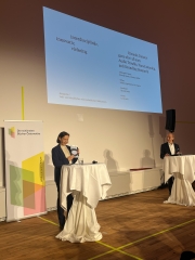 Redner auf der Preisverleihung der schönsten Bücher Österreichs 2025 