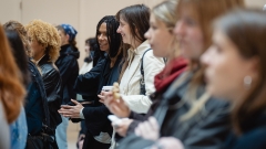 © eSeL.at - Robert Puteanu Studierende applaudieren