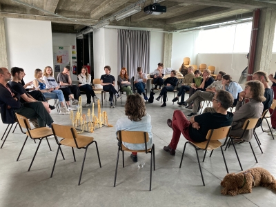 Vortrag und Workshop „Kollektives und kollaboratives Arbeiten unter
                                          FLINTA* in der Kunst. Strategien gegen patriarchale Machtstrukturen“ mit Marie Therese Huth, Mai 2022